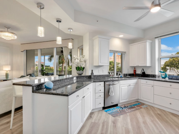 Spacious 3-Bedroom Condo in Naples - Renovated Resort-Style Amenities